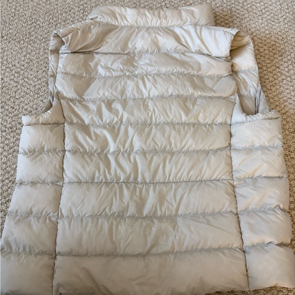 Uniqlo Women's Light Beige Puffer Vest - Picture 2 of 3